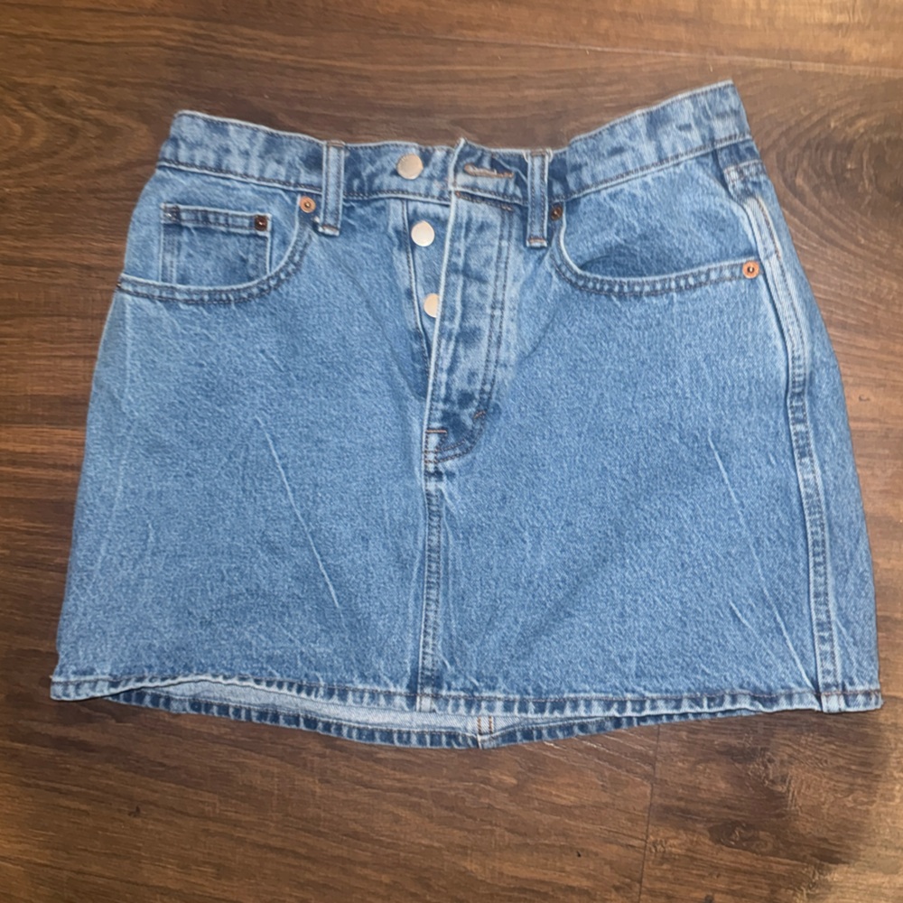 Button fly -Universal Thread Light Blue Jean Shorts Size 6R